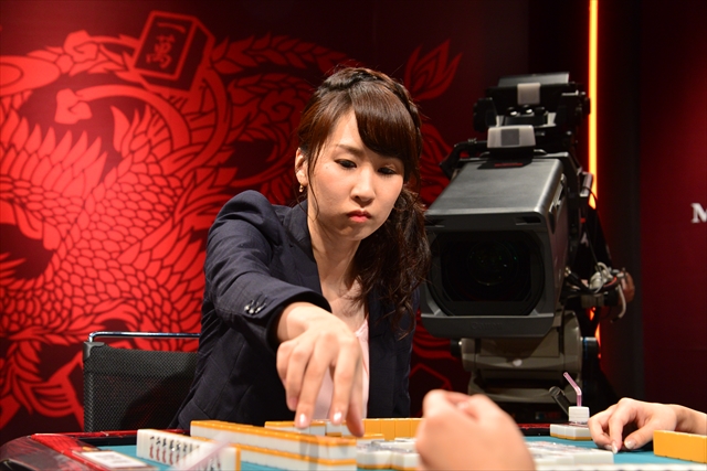 一通単騎待ち即リーを見せた池沢麻奈美