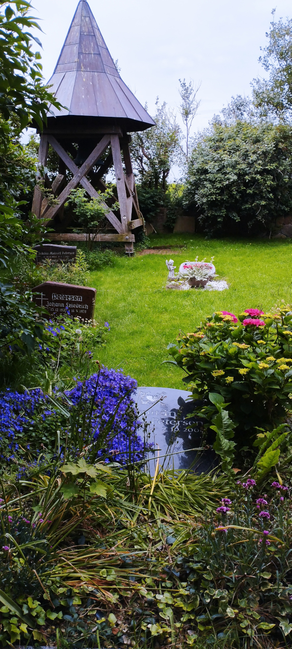 und der kleine Friedhof