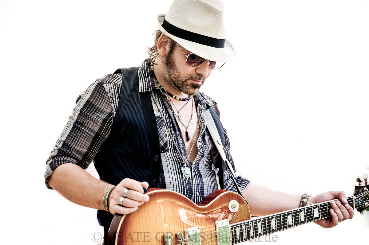 MEENA CRYLE & The Chris Fillmore Band 2019