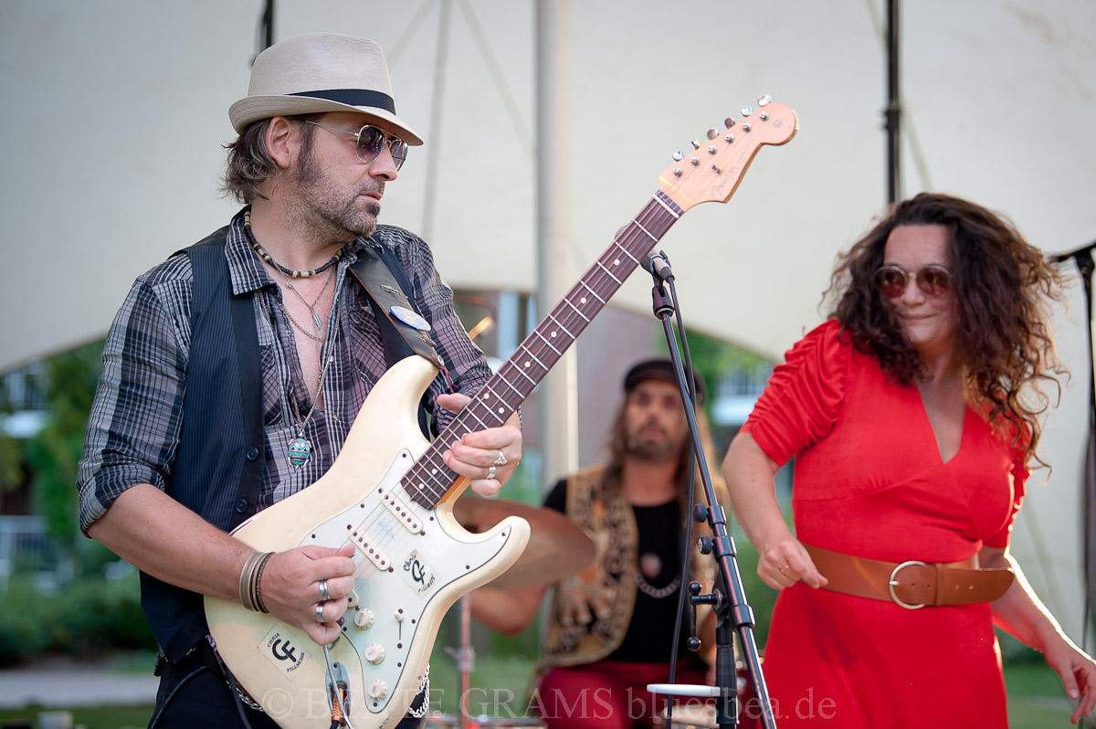 MEENA CRYLE & The Chris Fillmore Band 2019