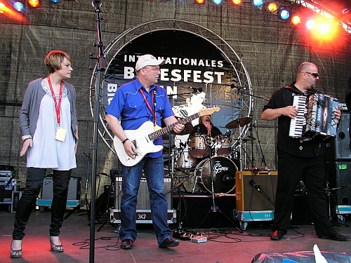 Foto:G.Harder - JT Lauritsen & The Buckshot Hunters - Bluesfestival Eutin 23.05.2009