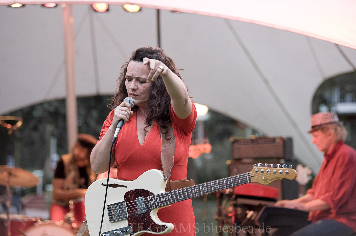 MEENA CRYLE & The Chris Fillmore Band 2019