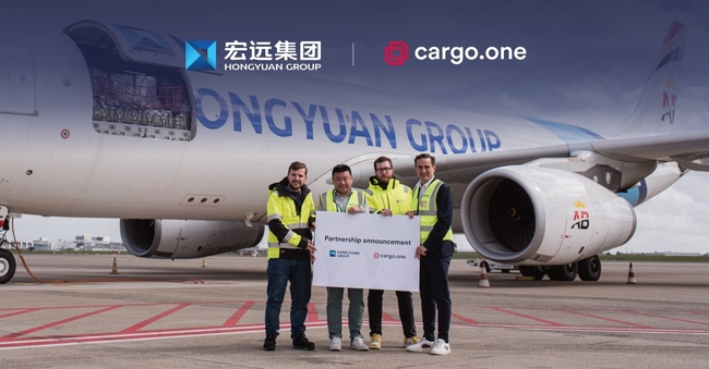Hongyuan Group and cargo.one sign a landmark agreement. Image: cargo.one