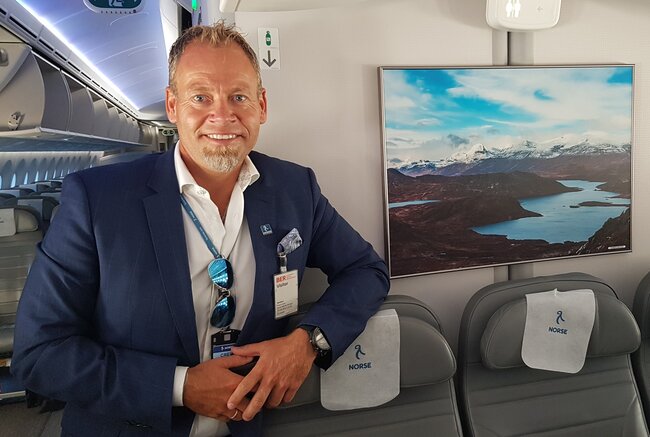 “Cargo makes the difference,” emphasizes COO Thom-Arne Norheim. All Norse aircraft are named after nature reserves. For instance Jotunheimen, which is illustrated in the picture left to the manager – photo: hs/CFG 