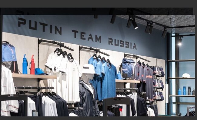 In Pulkovo’s airport gallery there are stores whose products visibly support Putin's war against Ukraine - screenshot hs/CFG