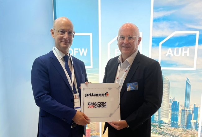 (Left to right) Olivier Casanova (CMA CGM Air Cargo), and Thomas Sonntag, (Jettainer), at IATA WCS 2022. Image: Jettainer