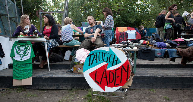 In Rahmen des Projekts "Recyclingbotschaft in Richardkiez", mit finanzielle Unterstutzung des Programms "Soziale Stadt", Kulturlabor Trial&Error e. V. offnet Tauschladen zweimal pro Woche!