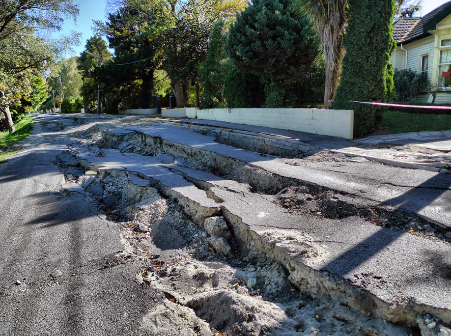 Earthquake damage at River Road Christchurch (Courtesy of Martin Luff - click photo to go to his Flickr Earthquake collection)