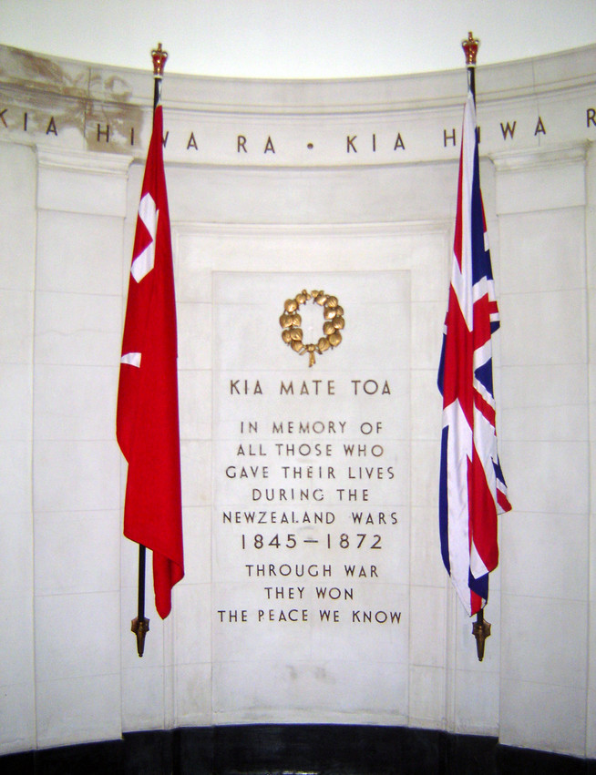 New Zealand War Memorial in theAuckland War Memorial Museum. The flaga are the Union flag and that of the Gate Pa. The motto 'Kia Mate Toa' 'Fight unto death' belongs to the Otago and Southland Regiment of the New Zealand Army. (D O'Neil: Wikicommons).