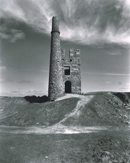 Ding Dong Mine in West Penwith, Cornwall © Simon Jones at http://www.cornishmineimages.co.uk (Click on photo to link to his excellent site.)