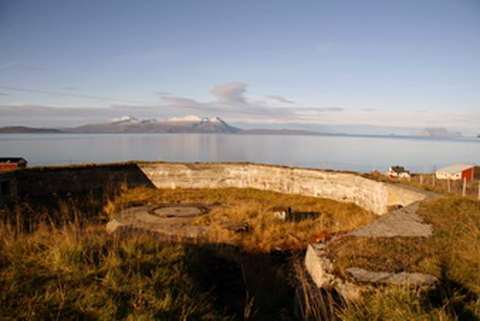 German gun position at Russelv consisting of HKB 6./972 Russelv 1942-45 6 x OB f. 14,5 cm K 405 (f), 1 x Vf SK firecontrolpost, 2 x OB Lei Fla, 1 x Rs 58, several earth positions (click for link).