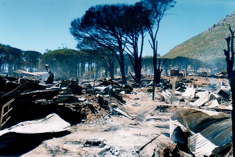 Imizamo Yethu after fire had ripped through the settlement in 2004 (courtesy Hout Bay Community Christian Association)