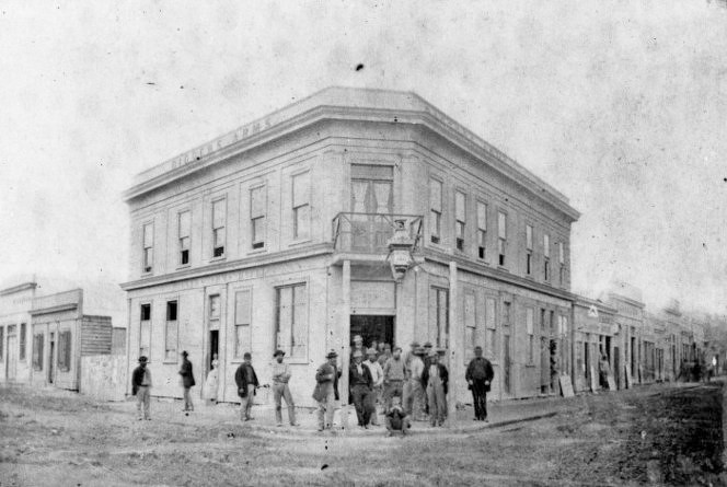 Tait Brothers (1864-1867) The Digger's Arms Hotel in Hokitika, Westland. Ref: PAColl-7489-46. Alexander Turnbull Library, Wellington, New Zealand. 