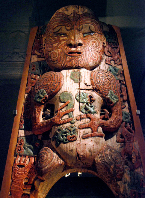 The 1830s Tiki waharoa (gateway) of the Pukeroa pa of the people of Rotarua, the Ngati Tunohopu (Auckland Museum)