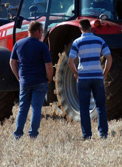 I’ve never seen so many blokes with their hands in their pockets looking at machinery (East Kent Ploughing Match 2011). 