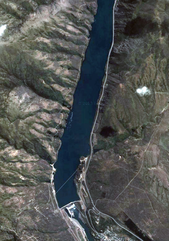 The Clyde Dam and artificially created Lake Dunstan on the Clutha/Mata-Au River (NZ Topo Map and Google) 