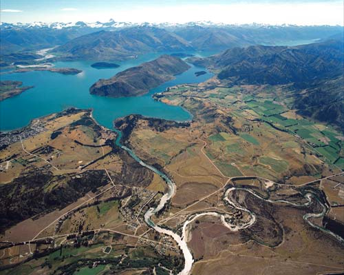 The Clutha/Mata-Au draining from the south end of Lake Wanaka and joined by the Hawea River. Note the white sands from the mountain schists that that once formed the sands of the Otago Peninsula beach