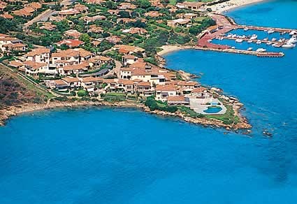 Ferienanlage direkt am Meer bei Golfo Aranci ...