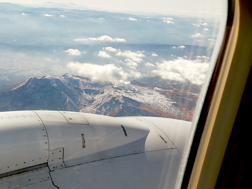 飛行機で上から見る阿蘇山