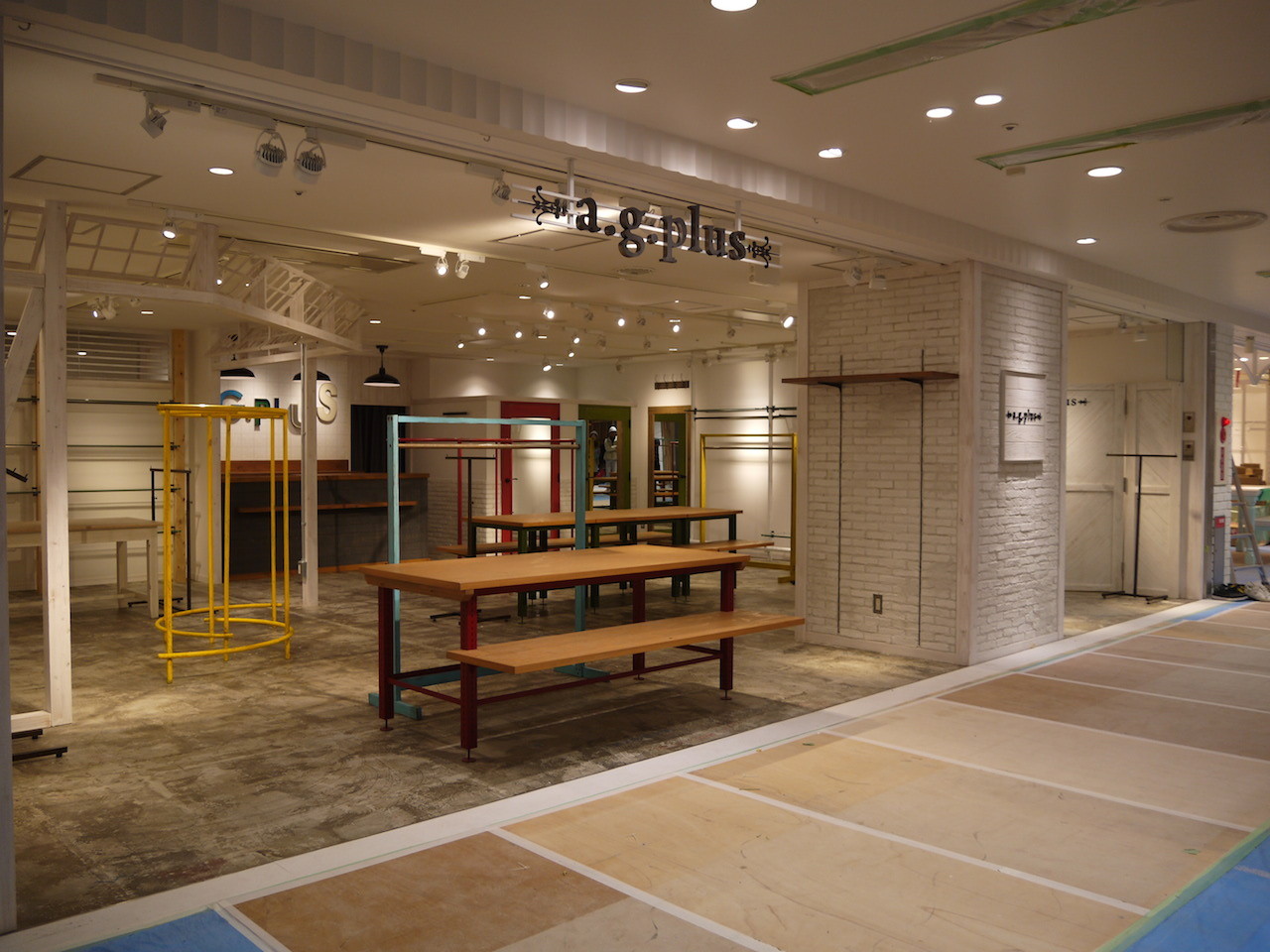 a.g.plus アミュエスト博多店様　【新装／施工】