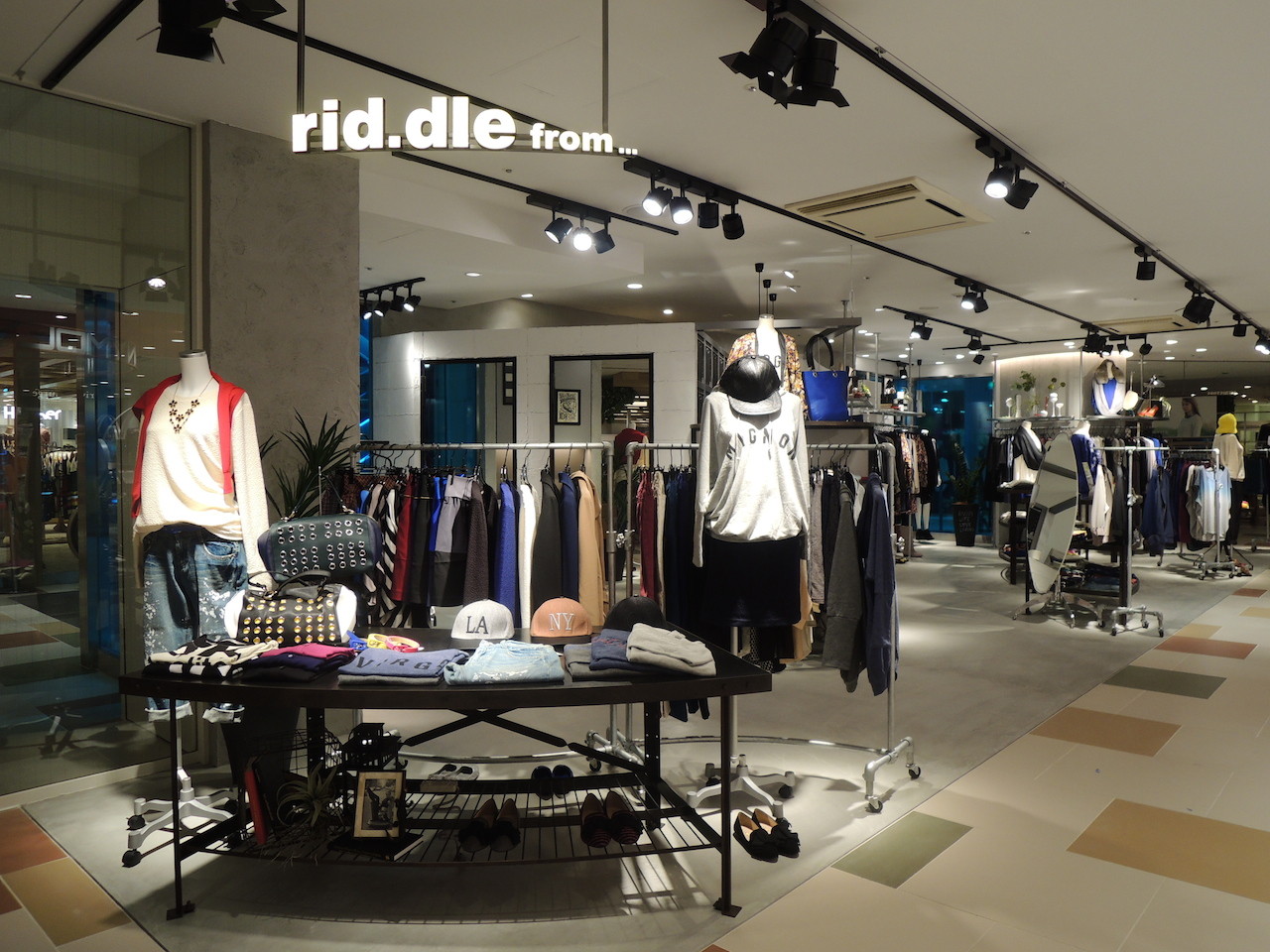 riddle from... ソラリアプラザ店様　【新装／施工】