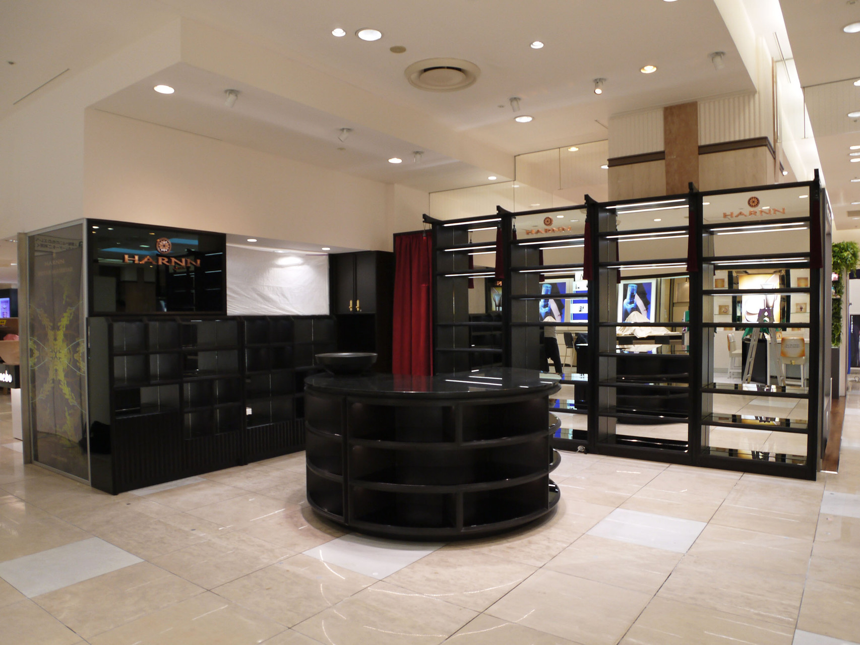 HARNN福岡三越店様　【新装／施工】