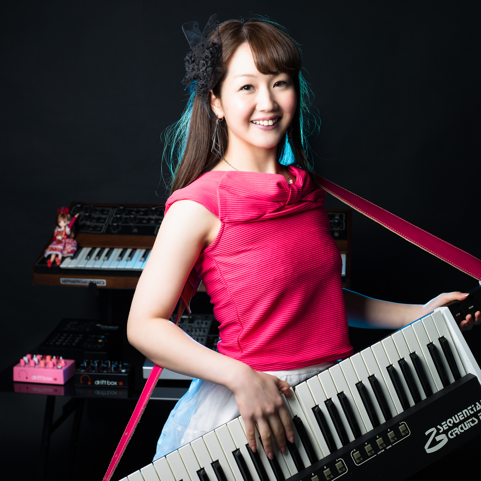 シンセ女子 Risa - Profile - シンセ女子 Risa のHP シンセ女子 Risa - Profile - シンセ女子 Risa のHP
