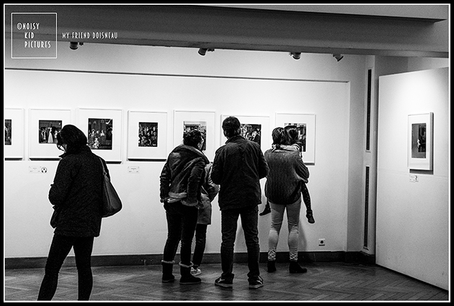 Photographies de Doisneau lors d´une exposition à Bruxelles sous l´œil de Noisy Kid photographe