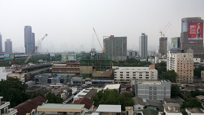 Фото дня 08.05.2015 Четкий фронт дождя. Бангкок, Королевство Таиланд.