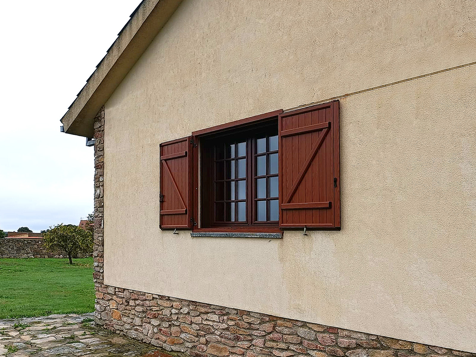 Constraventanas rústicas de aluminio en Zamora