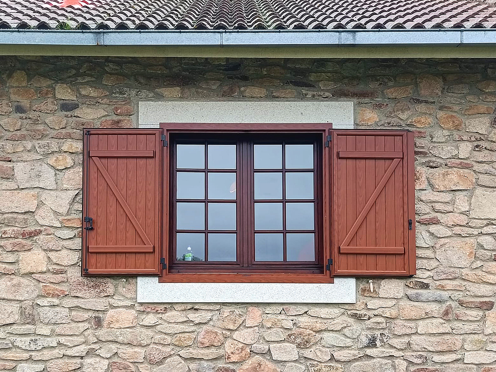 Instalación de contraventanas rusticas de 2 hojas en Zamora