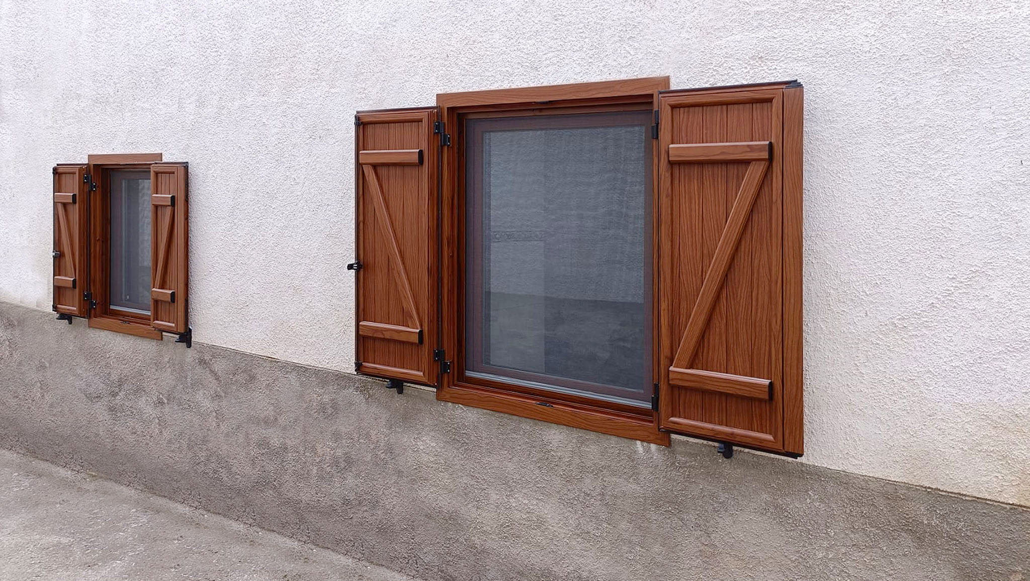 Instalación de contraventanas rusticas en aluminio en Navarra