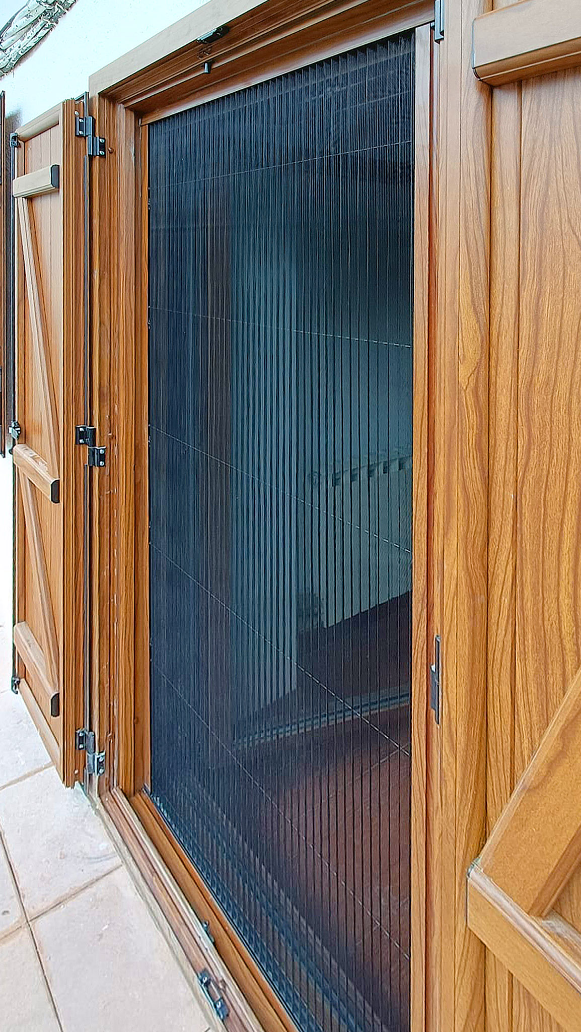 Instalación de contraventanas rústicas de alumimio para caseríos