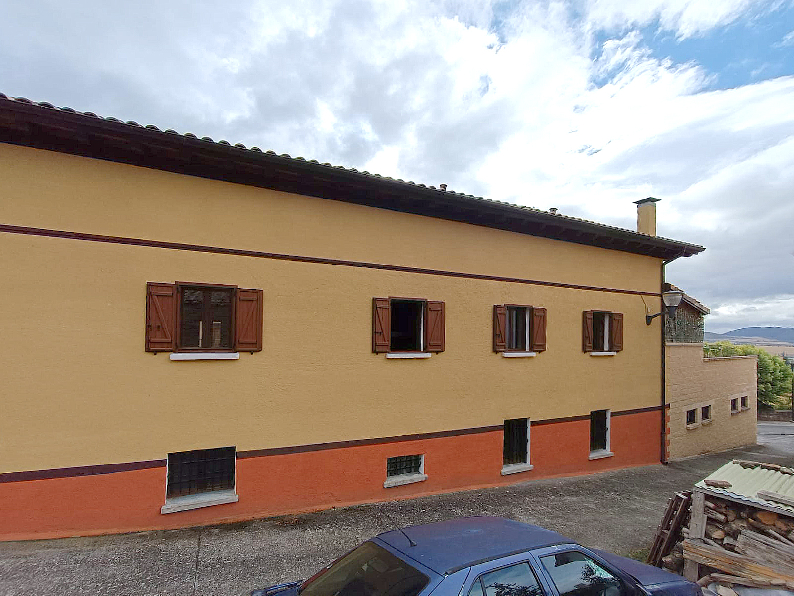 Instalación de contraventanas rústicas en Unciti, Navarra