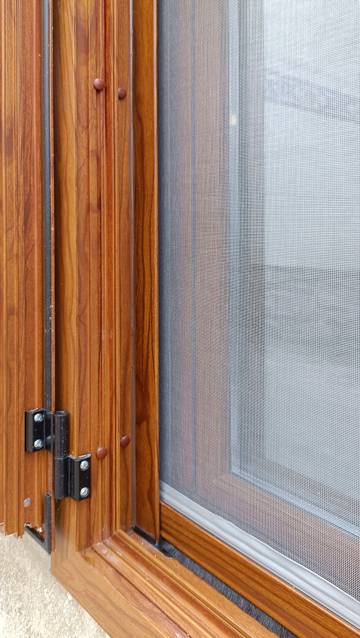 Instalación de contraventana rustica con marco Navarra