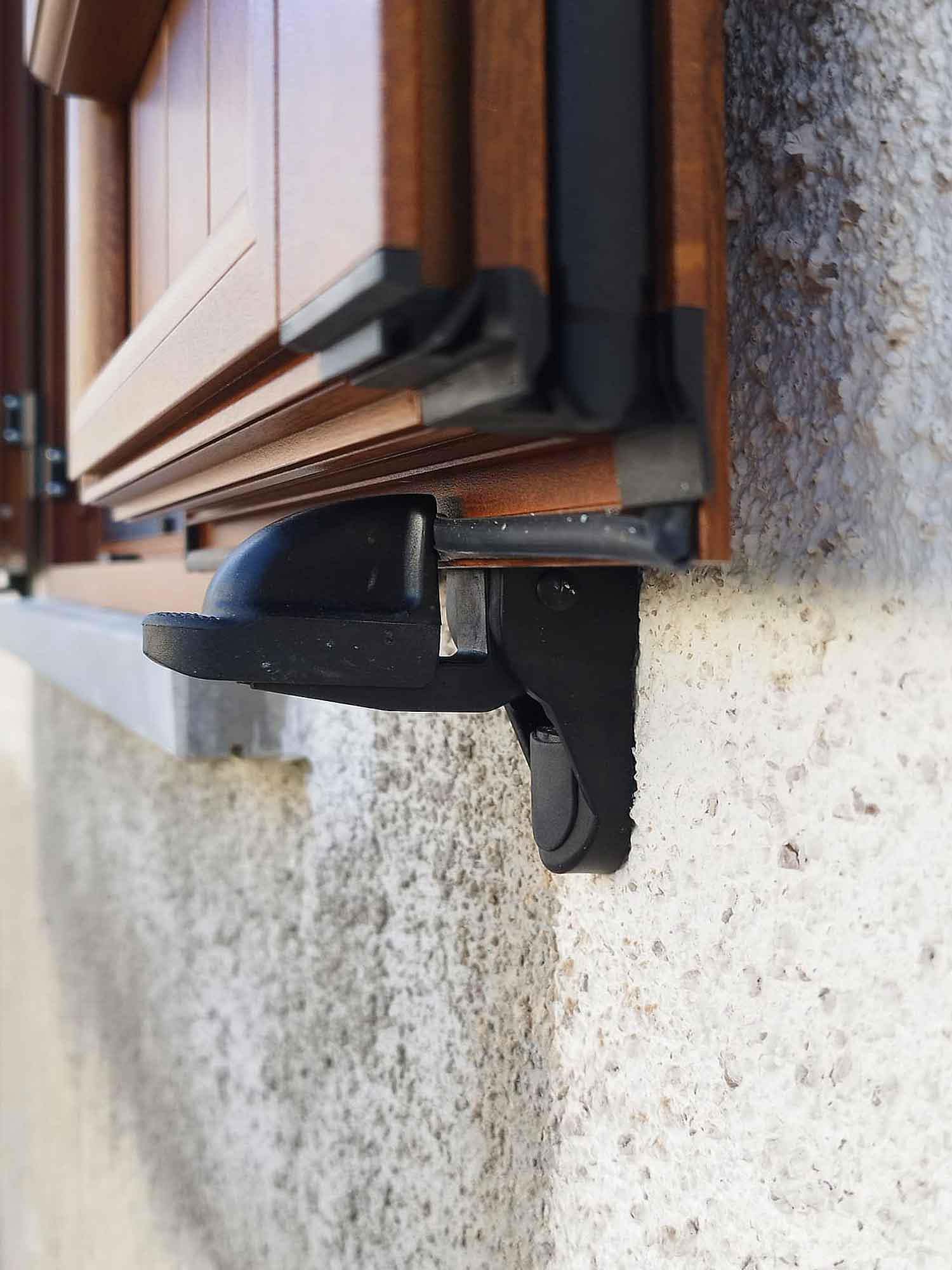 Retenedores de muelle para contraventanas rústicas de aluminio