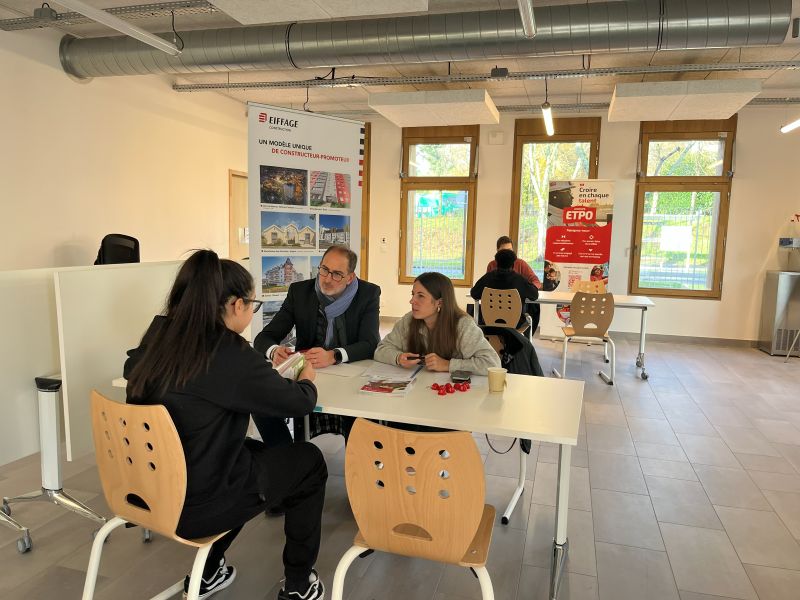 Bellevue : les jeunes repartent avec plus de stages que les entreprises n’avaient imaginé !
