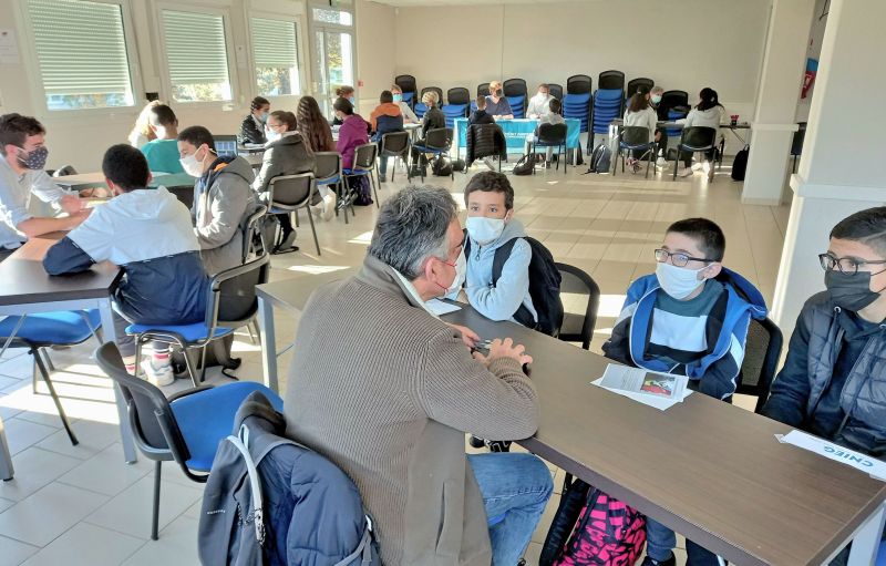 Quand des entreprises vont à la rencontre d'élèves au collège Ernest Renan de Bellevue