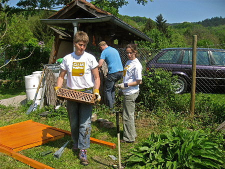 12 Marianne, Louisa und Ria helfen Joachim