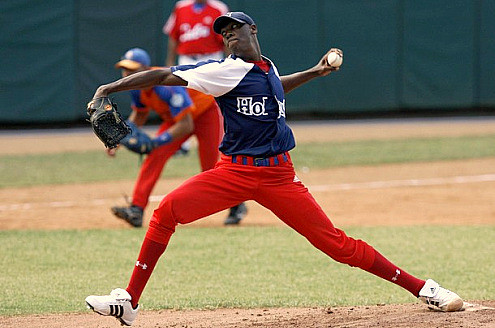 Nella foto del 2009, un giovanissimo Aroldis Chapman impegnato nel campionato cubano