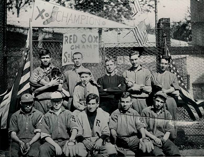 La squadra del St. Mary’s Industrial School - Il primo in alto a sinistra è Babe Ruth (da Wikipedia)
