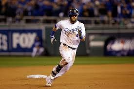 Nella foto: in gara 7 al 9° innin e 2 out - Alex Gordon gira la seconda e va verso la terza dove verrà fermato dal coach di terza