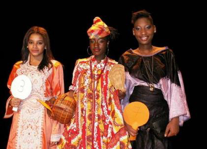 Au centre, Syndi Tarcy, Miss Quartiers nord, à gauche Nadia Benama, 1re dauphine, à droite Hinda Soumounou, 2e dauphine.