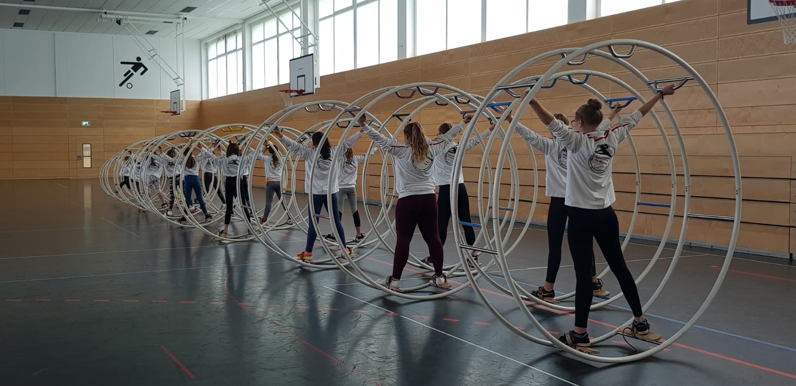 Das Training findet in der Schulturnhalle der Rhönschule statt. 