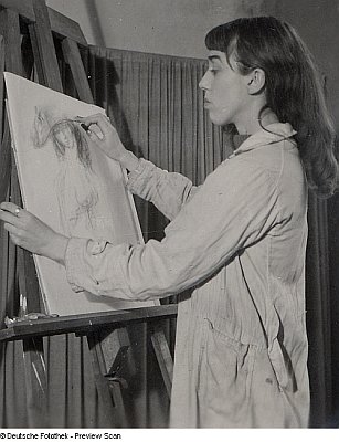 Fritz Eschen, 6 april 1949. Mia Lederer in haar thuisatelier. SLUB Dresden/ Deutsche Fotothek