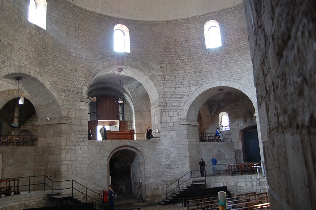 Particolare dell'interno del Duomo Vecchio