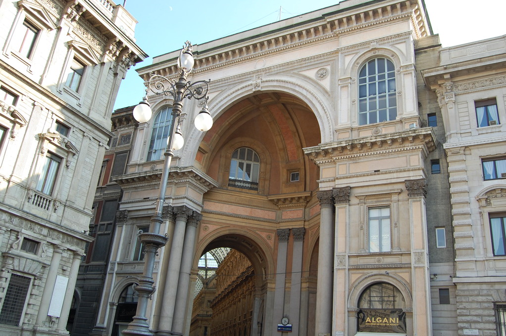 Galleria Vittorio Emanuele, lato piazza della Scala