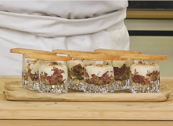 Tartare de boeuf, noisettes et crème de raifort