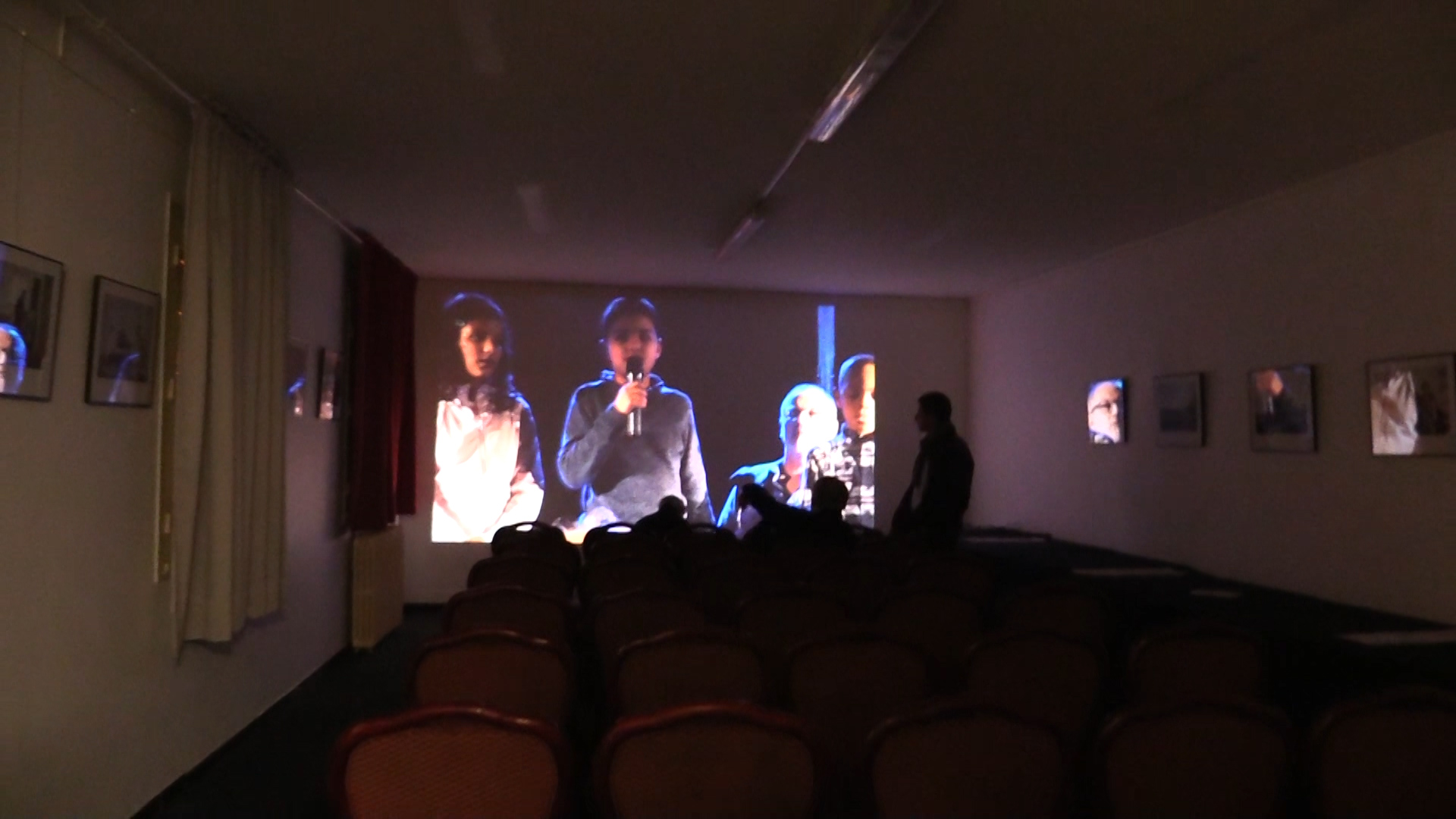 Au 1er étage, Salle de réunion et de projection