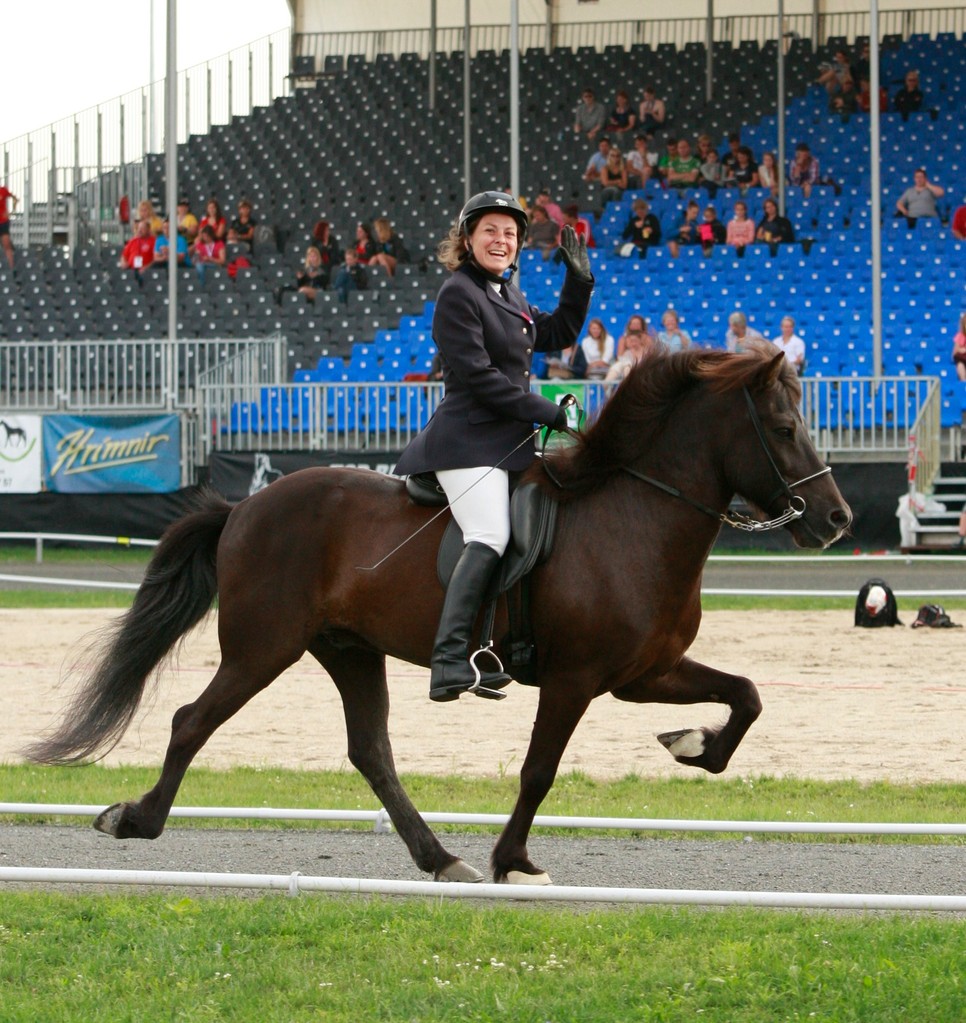 Nadia Des Courtis dans l'épreuve de tölt T2 - Photo David Seltz